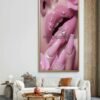 Art Mural Encadrée 1pc - Femme Abstraite avec Ongles Roses et Bagues, Pierres Précieuses