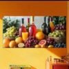 Tableau Moderne 2D Plat - 1 Pièce encadre : Pamplemousse, Raisins, Bouteilles de Vin - Couleurs Rouge Vif, Orange, Vert, Marron