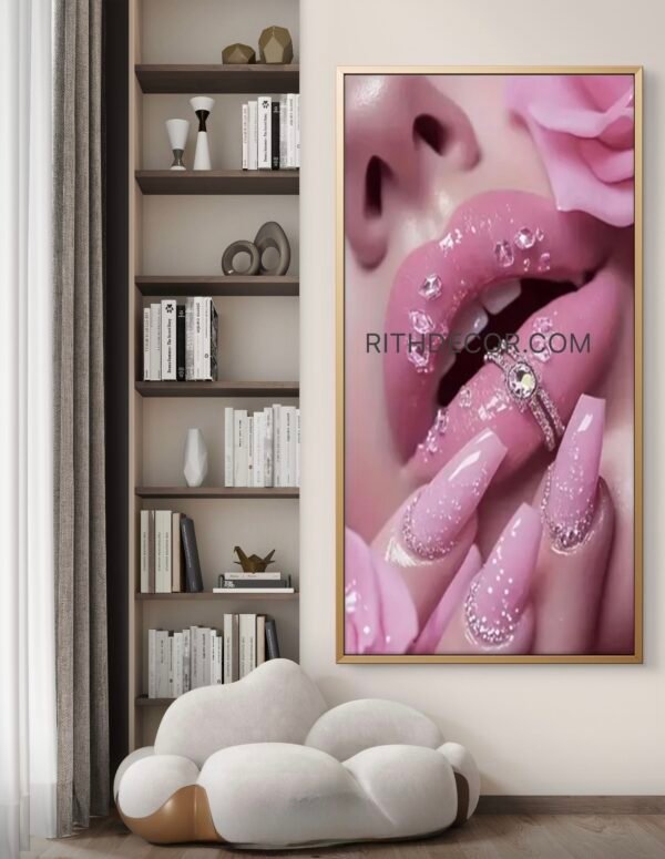 Art Mural Encadrée 1pc - Femme Abstraite avec Ongles Roses et Bagues, Pierres Précieuses