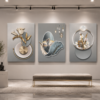 Ensemble de 3 Tableaux Décoratifs Floraux Modernes – Canvas sur Toile – Art Mural Contemporain – 50 × 70 cm – Tons Gris, Blanc et Or