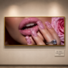 Art mural Rose Glamour – Tableau sur Toile (Canvas) | Lèvres Roses & Manucure Luxe | Décoration Murale Moderne | 60 × 120 cm | Rithdecor