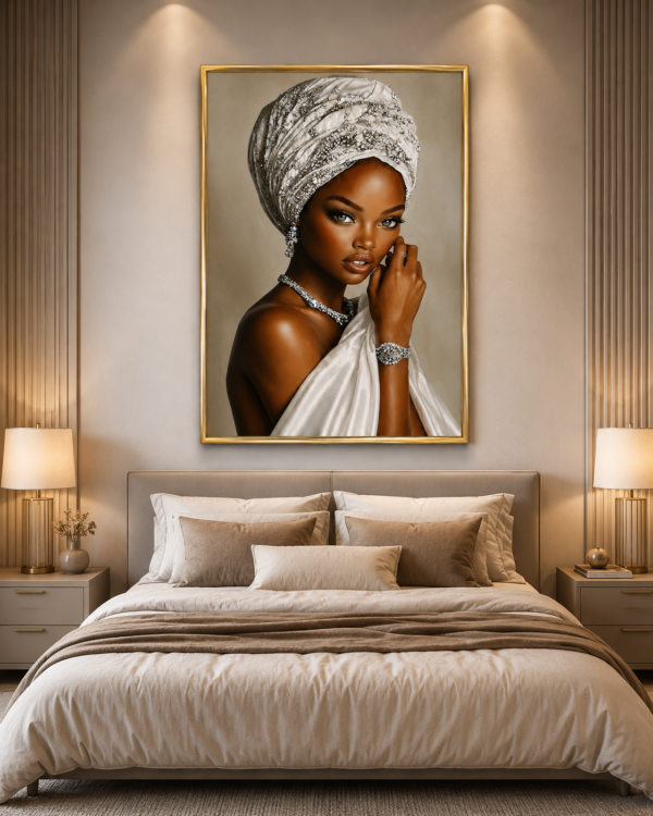 CD6EEABE-1716-4BFE-8F9C-93E578713DC8 Pièce d’art mural en cristal porcelaine – Portrait Élégance Africaine – 50 × 70 cm – Cadre aluminium or champagne brossé