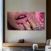 Art mural Rose Glamour – Tableau sur Toile (Canvas) | Lèvres Roses & Manucure Luxe | Décoration Murale Moderne | 60 × 120 cm | Rithdecor